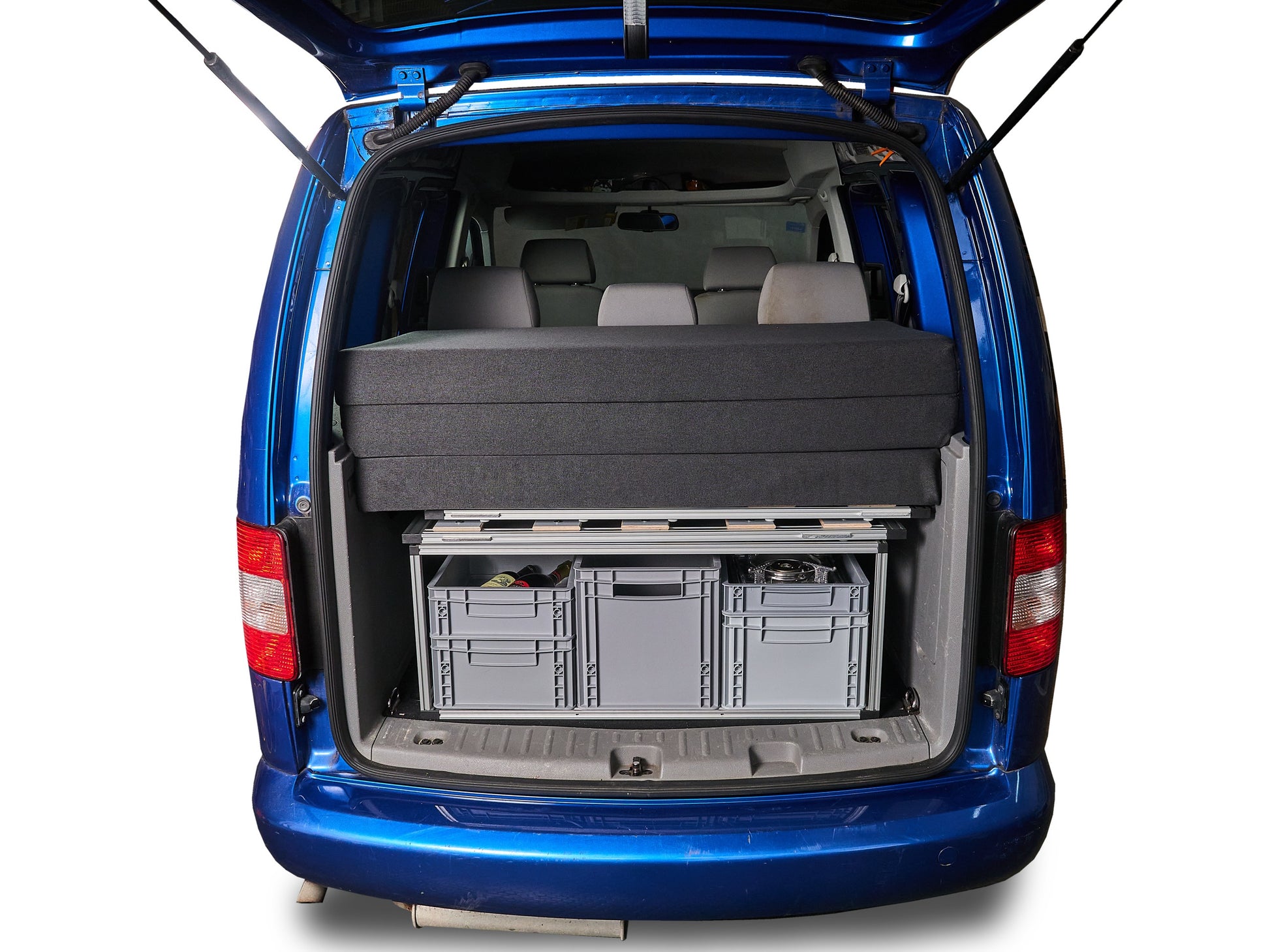 VW Caddy und seine Artgenossen im Hochdachsegment sind ideal für COMO Easy 40. Die leichteste Campereinheit überhaupt. 